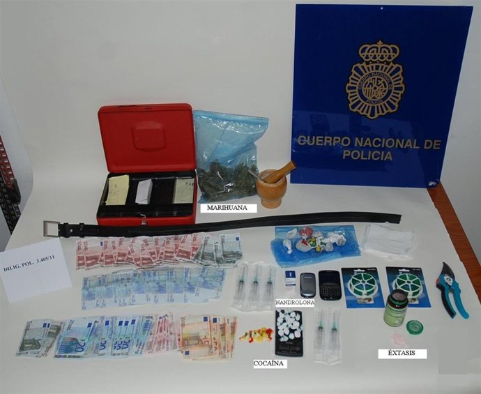 Pastillas de éxtasis, una bolsa con más de cien gramos de marihuana y un bote co