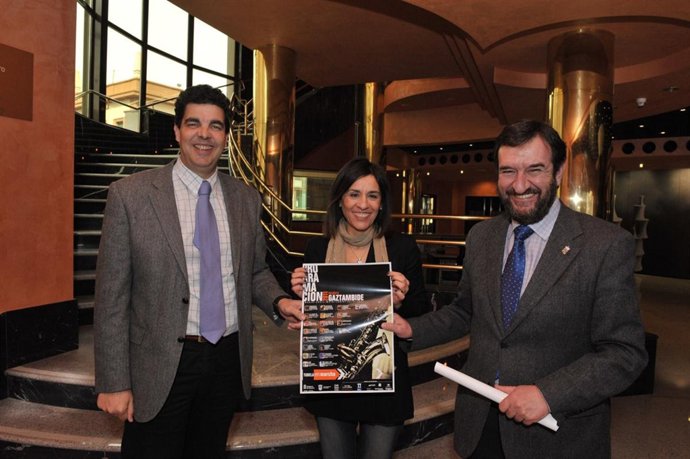 El alcalde de Tudela, Luis Casado; la concejala de Cultura, Merche San Pedro, y 