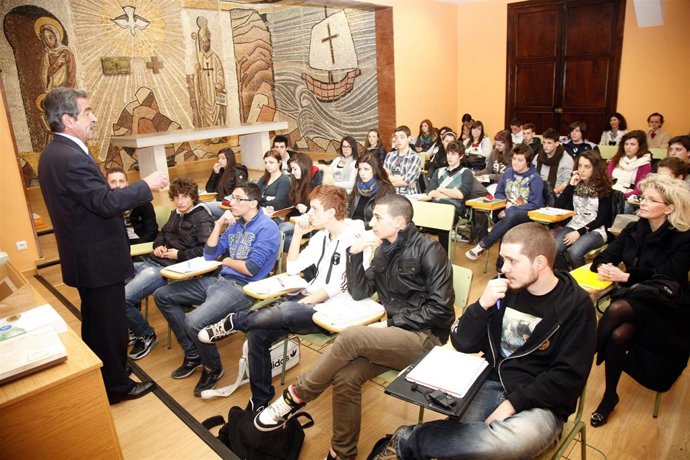 Revilla con alumnos italianos. 