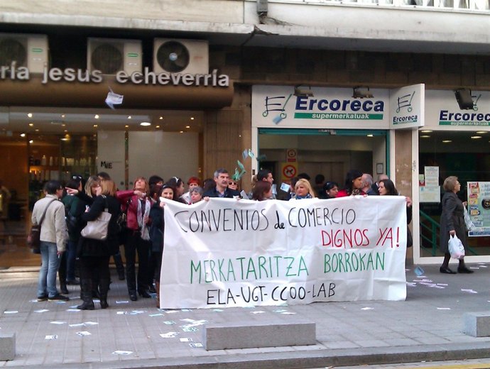 Miembros de ELA, UGT, CC.OO y LAB del sector del comercio de Bizkaia