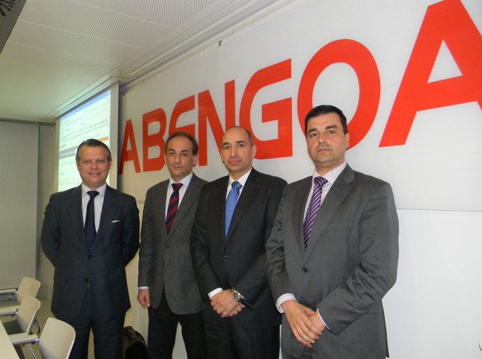 NP Y FOTO. LOYOLA Leadership School Y Abengoa Se Asocian Para La Formación Integ