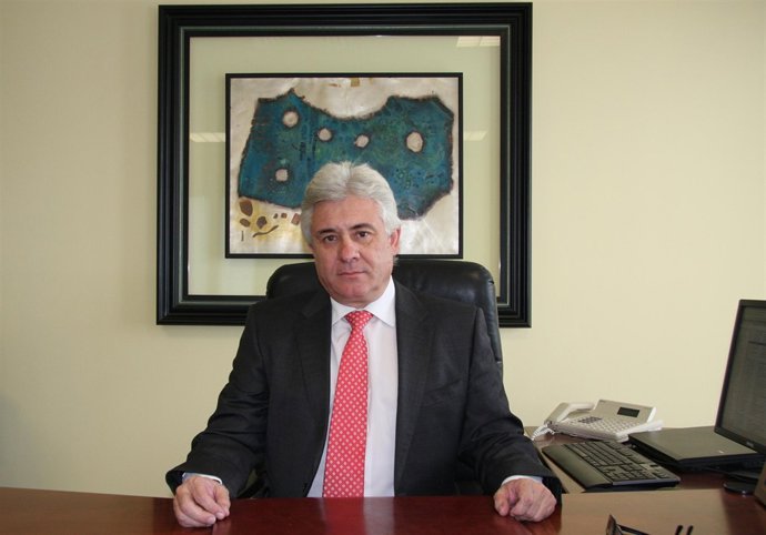 El presidente de AIQB, Miguel Palacios, en su despacho.