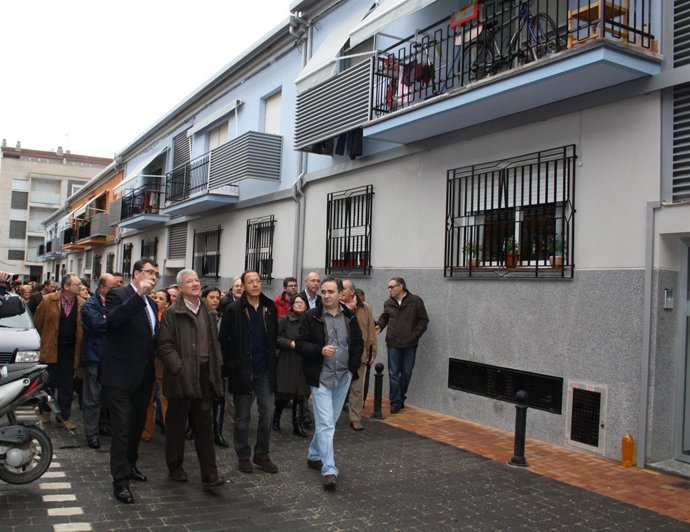 El presidente de la Comunidad visita el barrio de Los Almendros, en la pedanía m