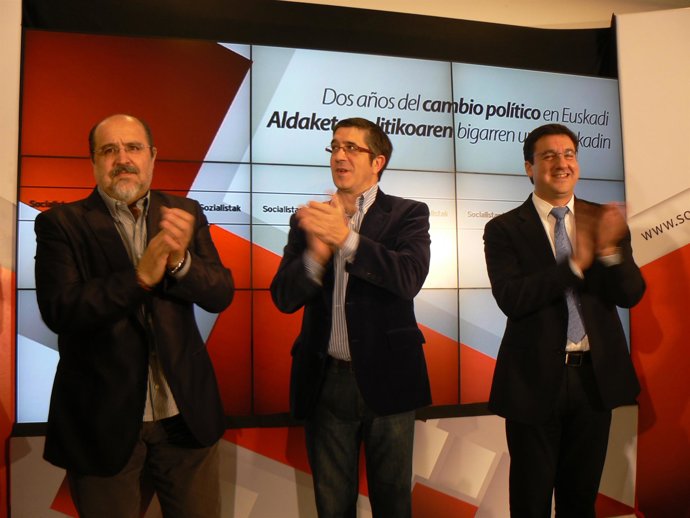 Patxi López, junto a Txarli Prieto y Patxi Lazcoz.