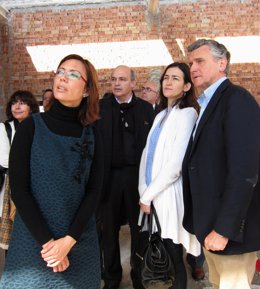 La ministra de Cultura, Ángeles Gonzáles-Sinde; el consejero de Cultura de la Ju