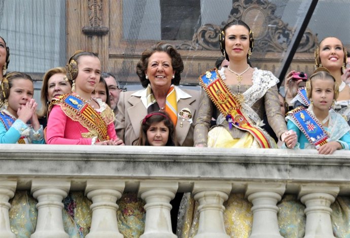 Barberá y las Falleras Mayores de 2011 en la máscletà