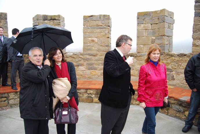 Leire Pajín visita el castillo de Morella acompañada de Puig y Botella.