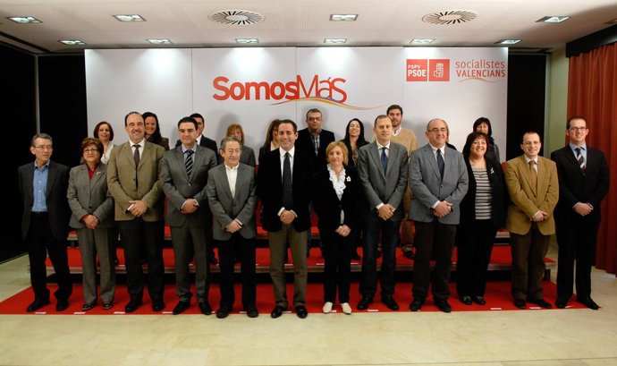 Alarte posa junto a los miembros de la candidatura de Alicante.