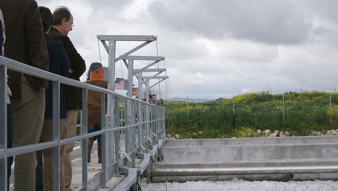 Díaz Trillo inaugurando una EDAR
