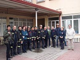 Los bomberos apoyan a los trabajadores encerrados en el Magerit