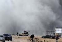 Soldados del Ejército libio desertan y se unen a los rebeldes cerca de Misrata