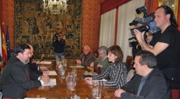 Caamaño junto a familiares de niños robados