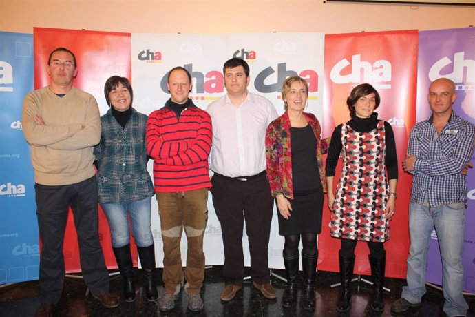 Nieves Ibeas y candidatos de CHA en Monzón