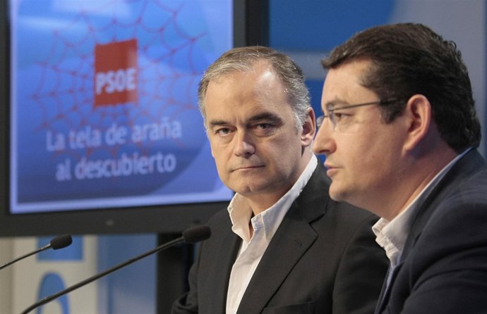 González Pons y Sanz en rueda de prensa en Génova