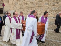 Centenares de personas despiden en Toledo al obispo emérito de Guadix-Baza, Juan García-Santacruz