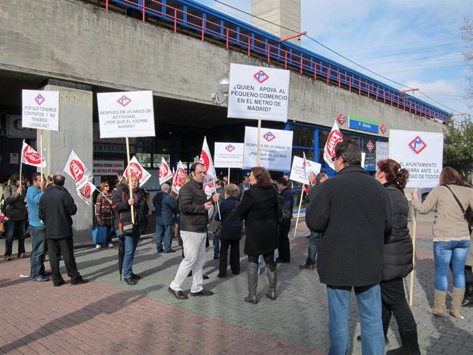 Protesta en la estación de Aluche