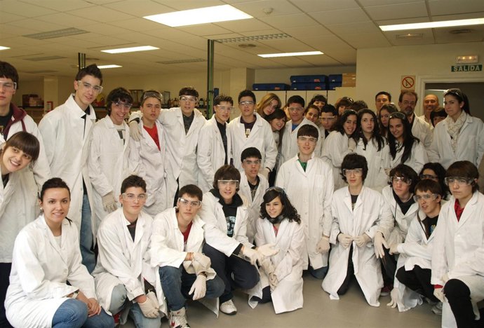 Alumnos Cossio y Escultor Daniel