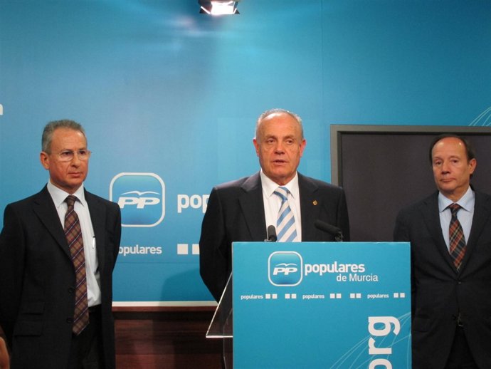 Ródenas, García Lidón y Moya-Angeler, durante la rueda de prensa