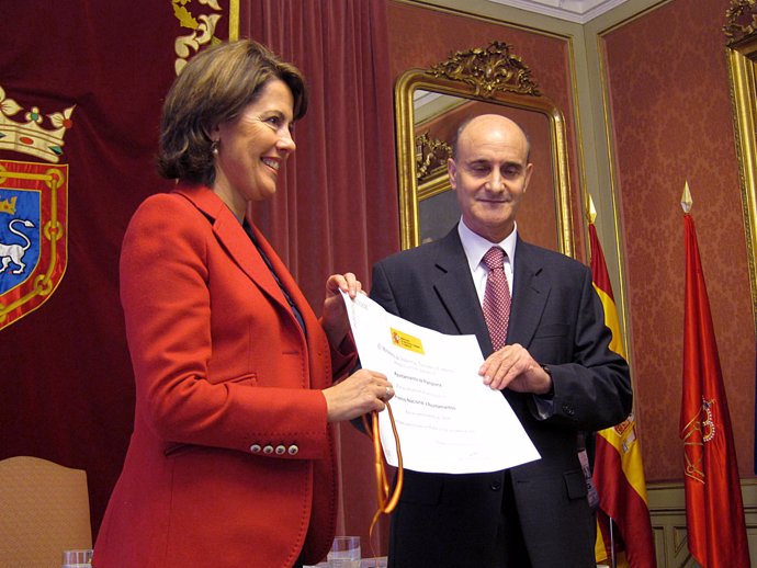 Barcina recibe un accésit de los premios nacionales de comercio.