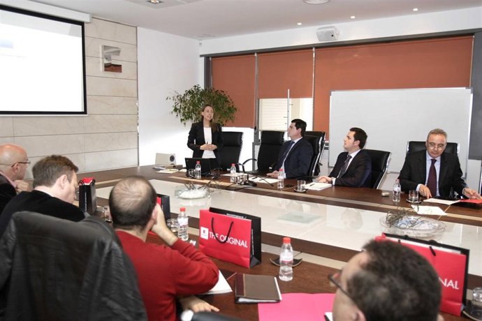 La directora de planificación estratégica, Pilar Martínez-Cosentino, explica el 