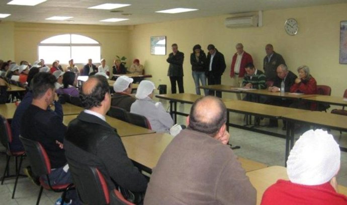Reunión de la asamblea de trabajadores de Dhul, en Granada, este lunes