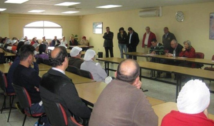 Reunión de la asamblea de trabajadores de Dhul, en Granada, este lunes