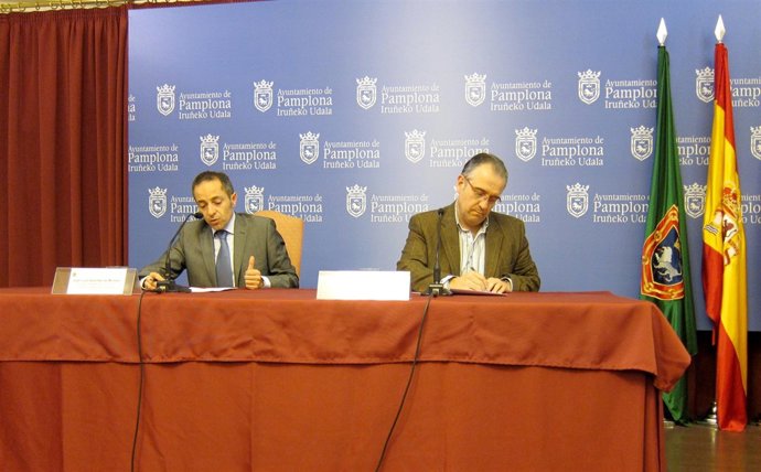 El concejal Juan Luis Sánchez de Muniáin y el director del Área de Urbanismo y V