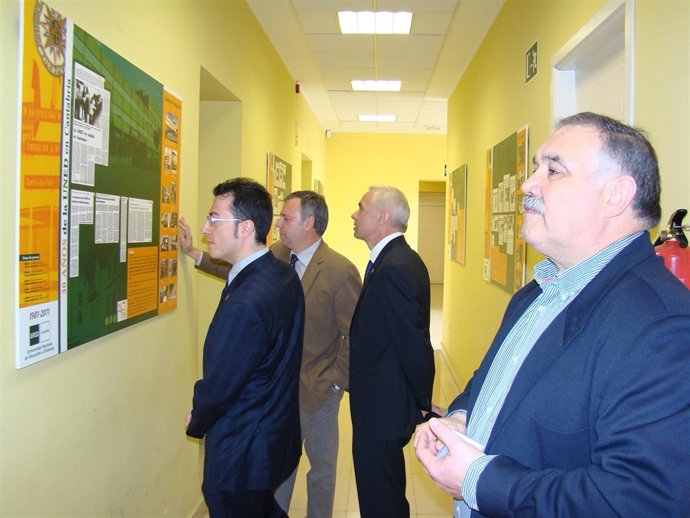 Exposición '30 años de la UNED de Cantabria en los medios'