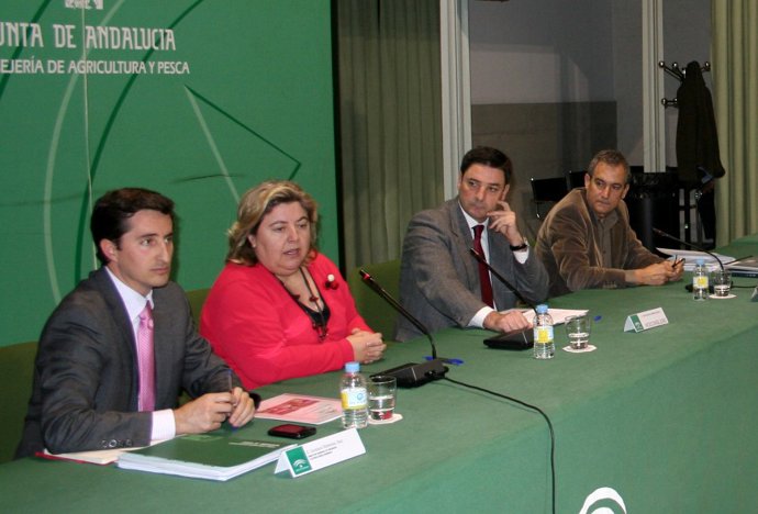 La consejera de Agricultura y Pesca, Clara Aguilera, presenta la Agenda del Rega