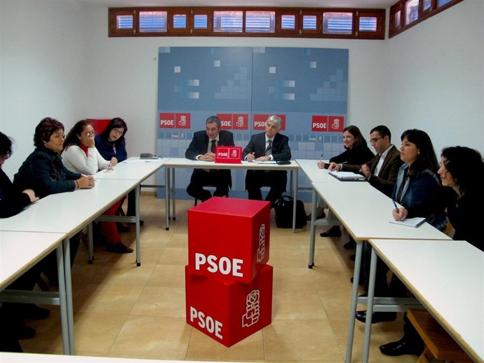 José Miguel Pérez durante el encuentro que mantuvo en Arrecife con representante
