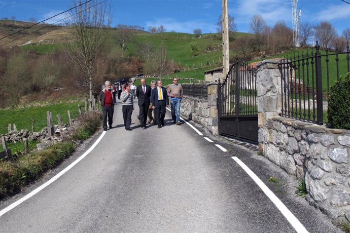 Inauguración de la carretera Bustablado-El Avellanal