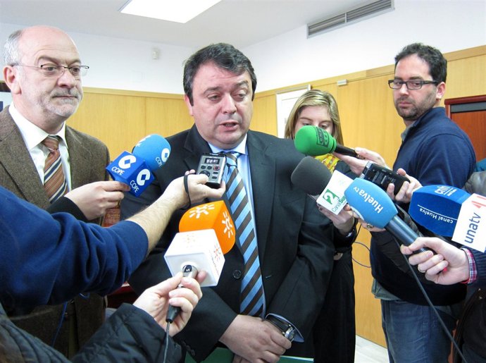 El delegado de Empleo de la Junta de Andalucía en Huelva, Eduardo Muñoz, ante lo