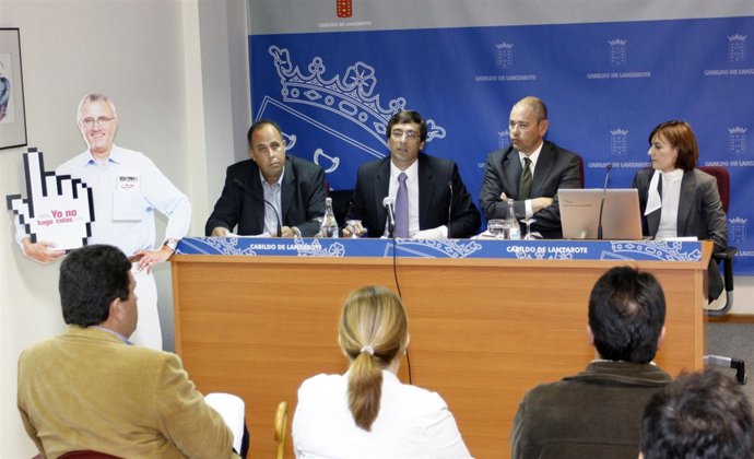 Presidente del Cabildo de Lanzarote, Pedro San Ginés (segundo por la izq.)