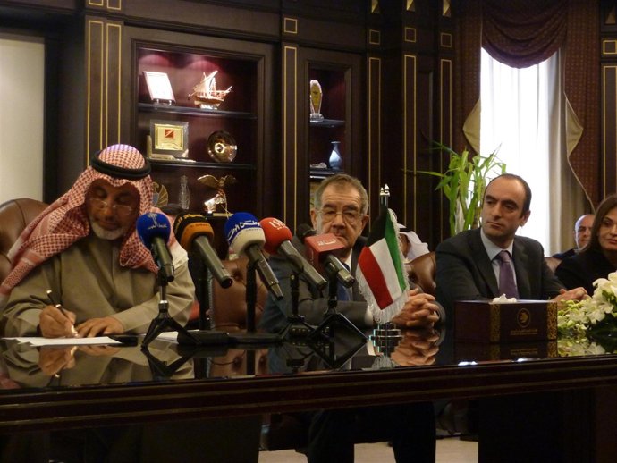 Firma acuerdo en Kuwait