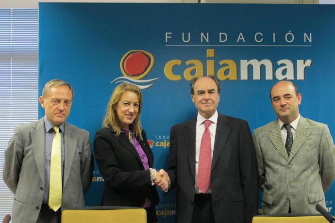 Firma de convenio entre Fundación Cajamar y Holcim