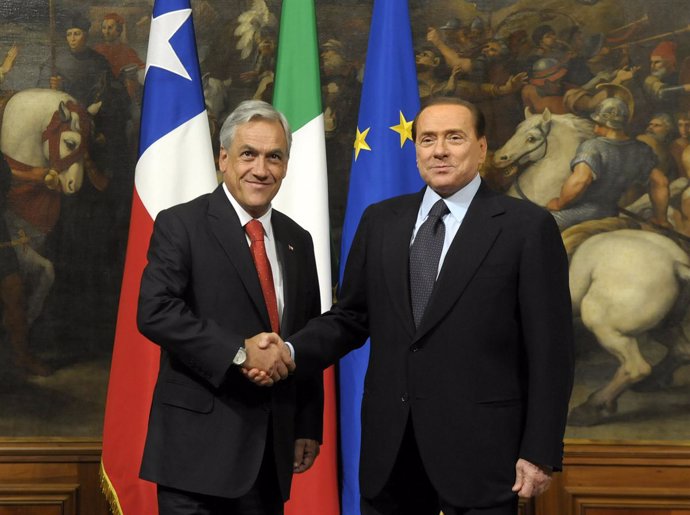 El mandatario chileno, Sebastián Piñera, con el primer ministro italiano, Silvio