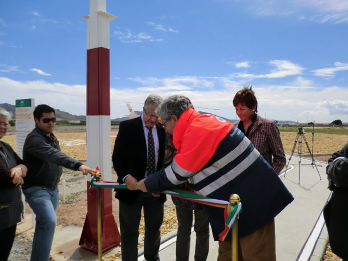 El delegado provincial de Salud en Almería, Manuel Lucas, inaugura el helipuerto