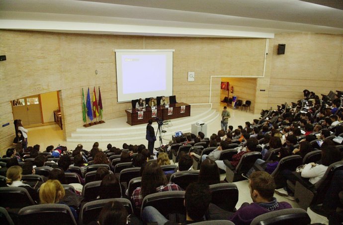 Inauguración de las jornadas de 'Cinejoven' en la Facuiltad de Ciencias de la co