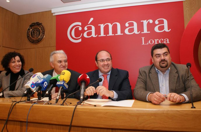 El Ayuntamiento y la Cámara de Comercio formalizan un convenio de colaboración p