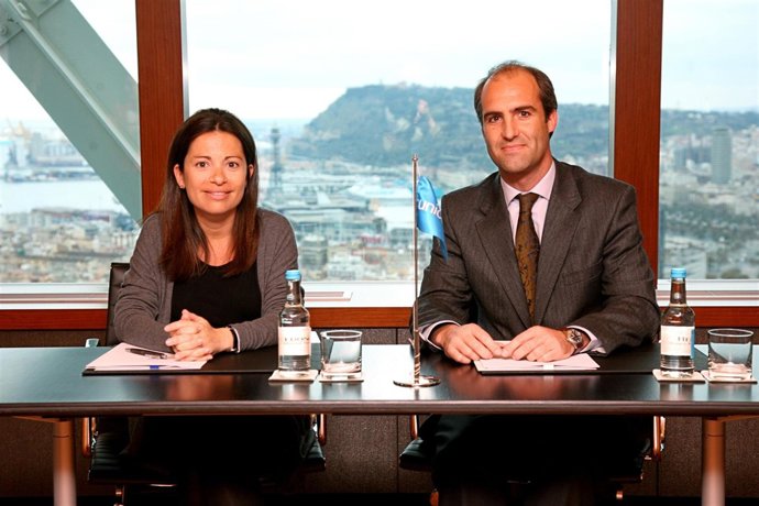 La directora del Hotel Arts, Rivero Delgado,  y el presidente de UNICEF Comitè C