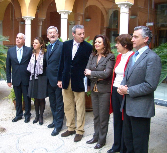 Los consejeros integrantes de la Comisión Interdepartamental de la Capitalidad