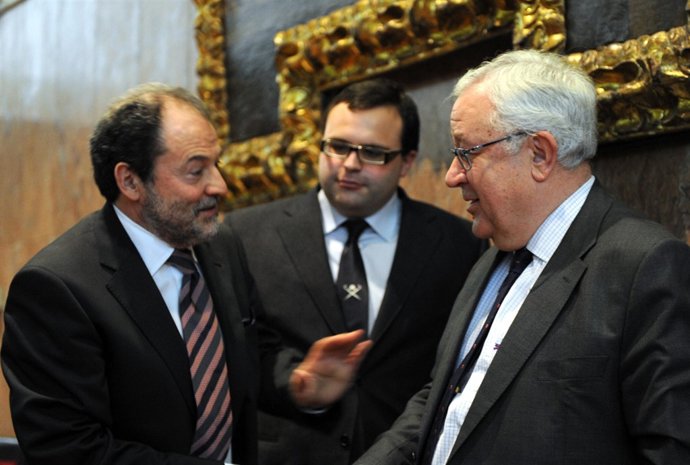 Biel conversa con el decano de la Facultad de Derecho, Juan García Blasco