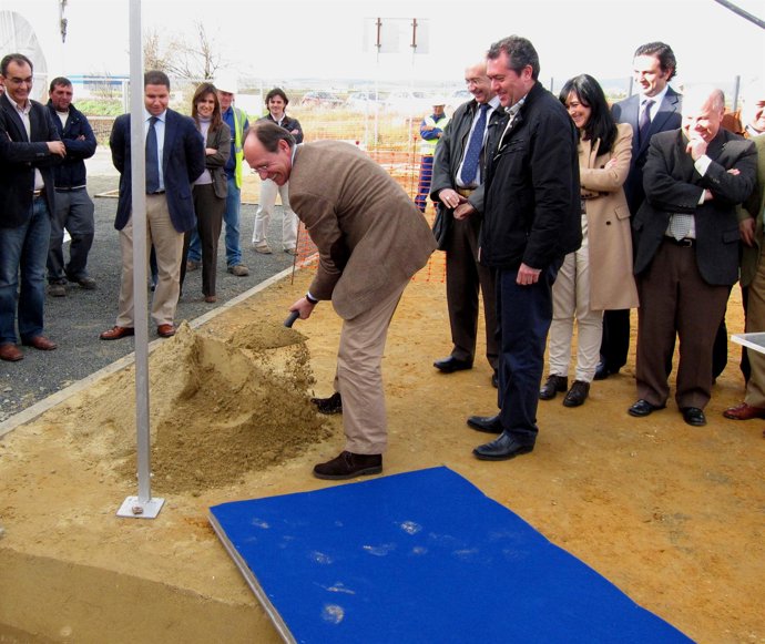 El consejero Díaz Trillo inaugurando conexiones de Melonares