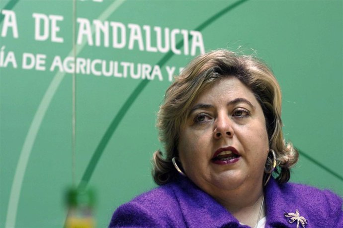 La consejera de Agricultura y Pesca, Clara Aguilera,