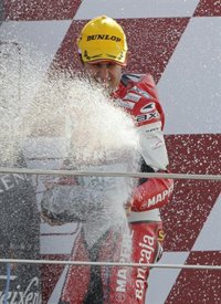 Motociclismo.- Julián Simón: "Me veo favorito y me encanta que me vean así aunque debo tener los pies en el suelo"  