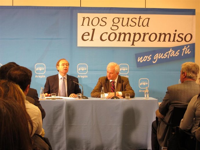 García-Escudero y Eloy Suárez en el acto con empresarios en Zaragoza