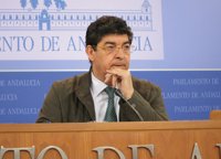 Valderas pide a Griñán que demuestre que no conoció los informes de Intervención y que cifre "el robo" en los ERE