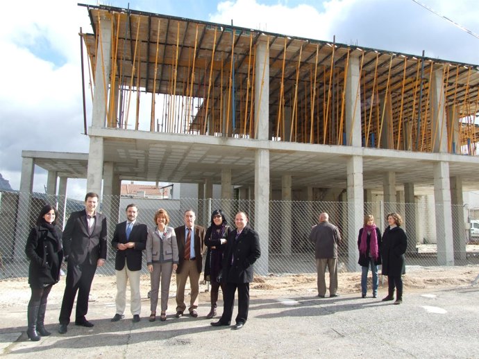 El delegado del Gobierno andaluz, Felipe López, acompañado por la delegada provi