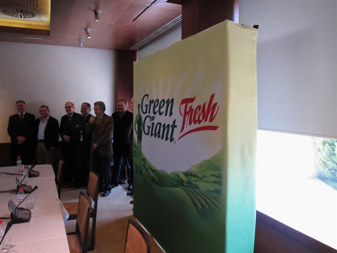 El Consejero de Agricultura y Agua, Antonio Cerdá, junto a Nacho Doménech (Agrom