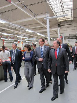 El conseller F.X.Mena visita el taller de formazión de Seat en la Zona Franca